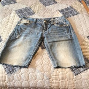 Miss Me. Bermuda short length. Frayed Hem